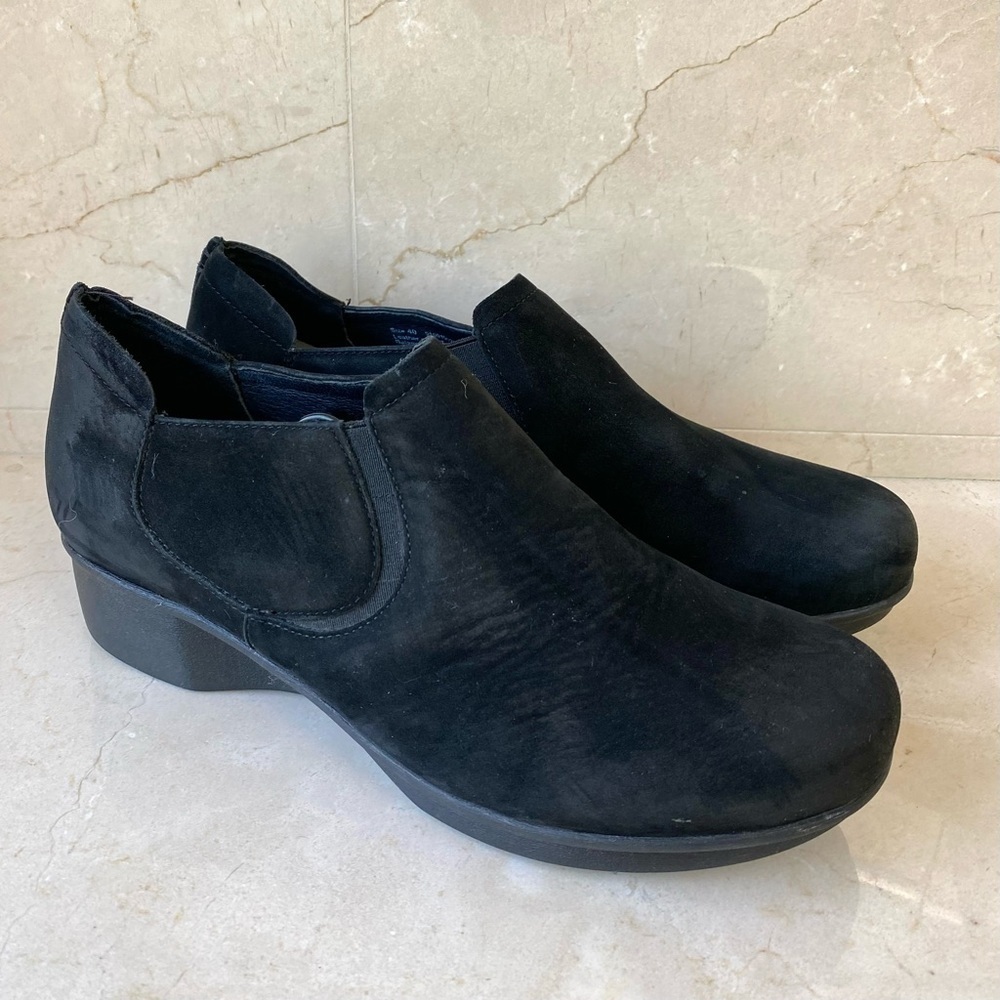 Dansko Lynn Black Nubuck Leather Slip On Wedge Ankle Booties Size 40 / 9-9.5